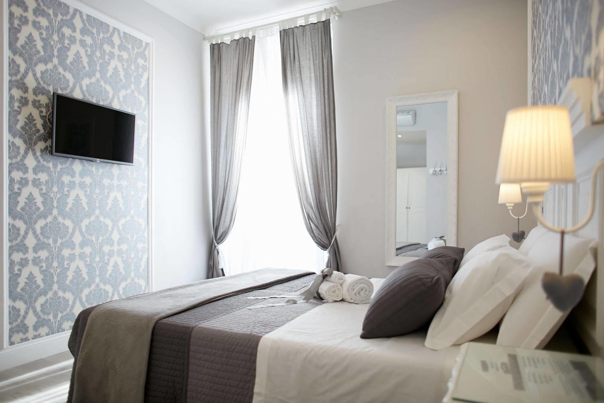 Charme & Chic Bed & Breakfast Rome