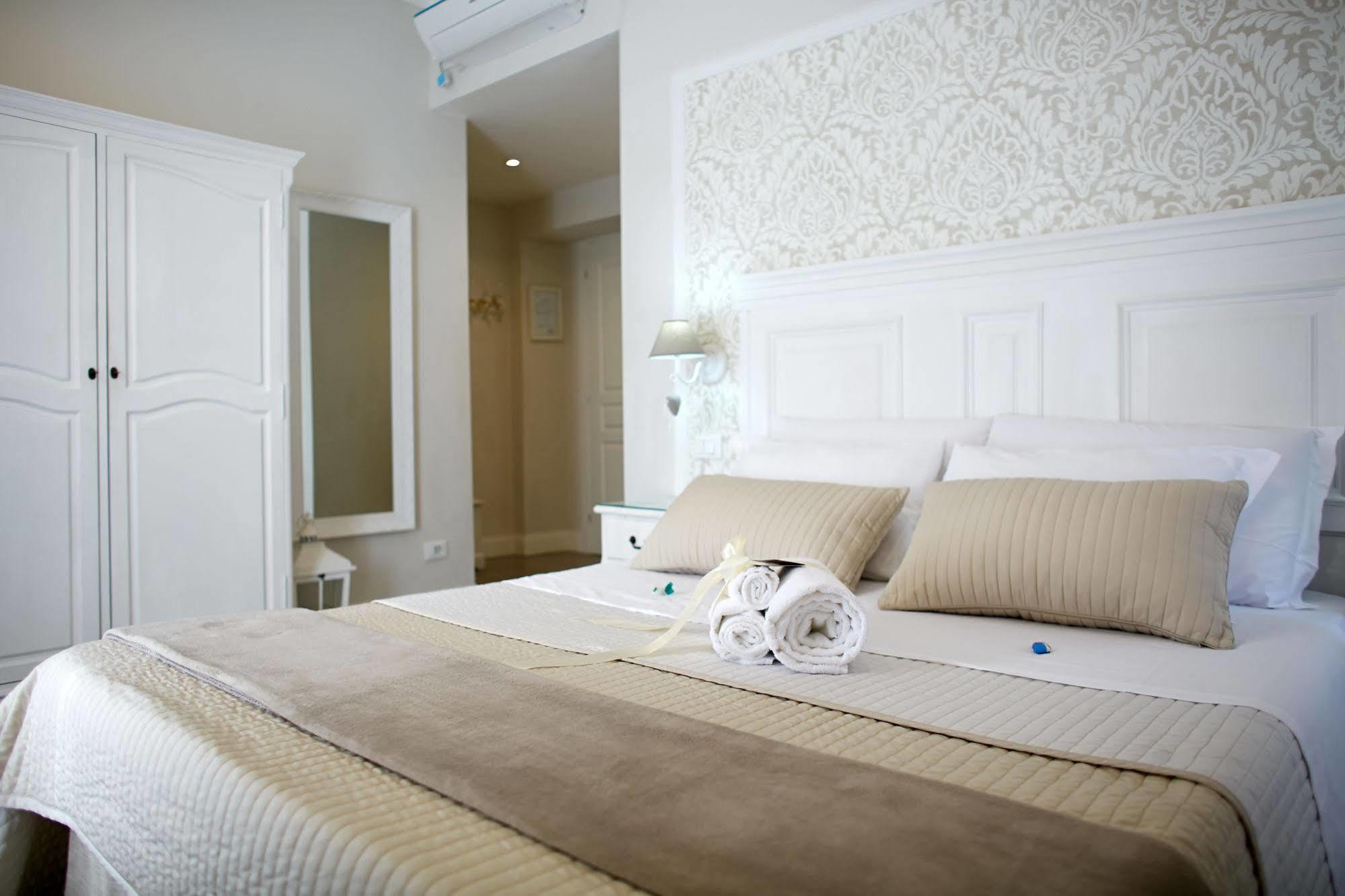Charme & Chic Bed & Breakfast Rome