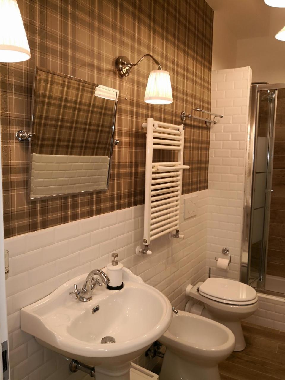 Urbana 33 Guest house