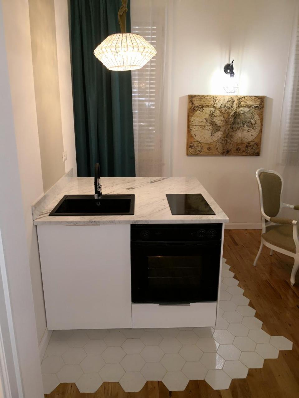 Urbana 33 Guest house