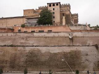 Manfredi House San Pietro Rome