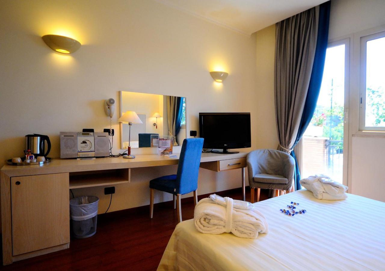 Western Globus Hotel
