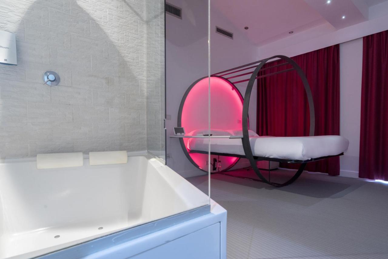Colosseum Jacuzzi Suites Rome