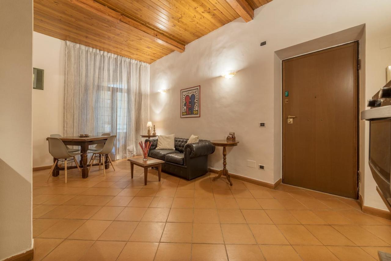 Borghese Roomy Flat Apartment