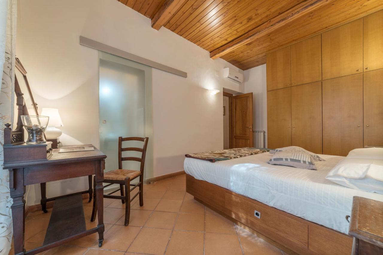Borghese Roomy Flat