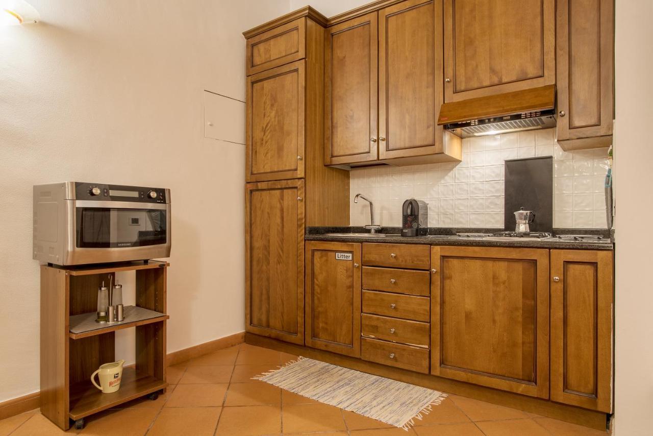 Borghese Roomy Flat