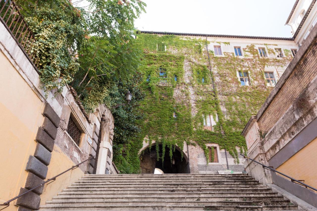 Apartment Monti Stunning With Terrace Rome