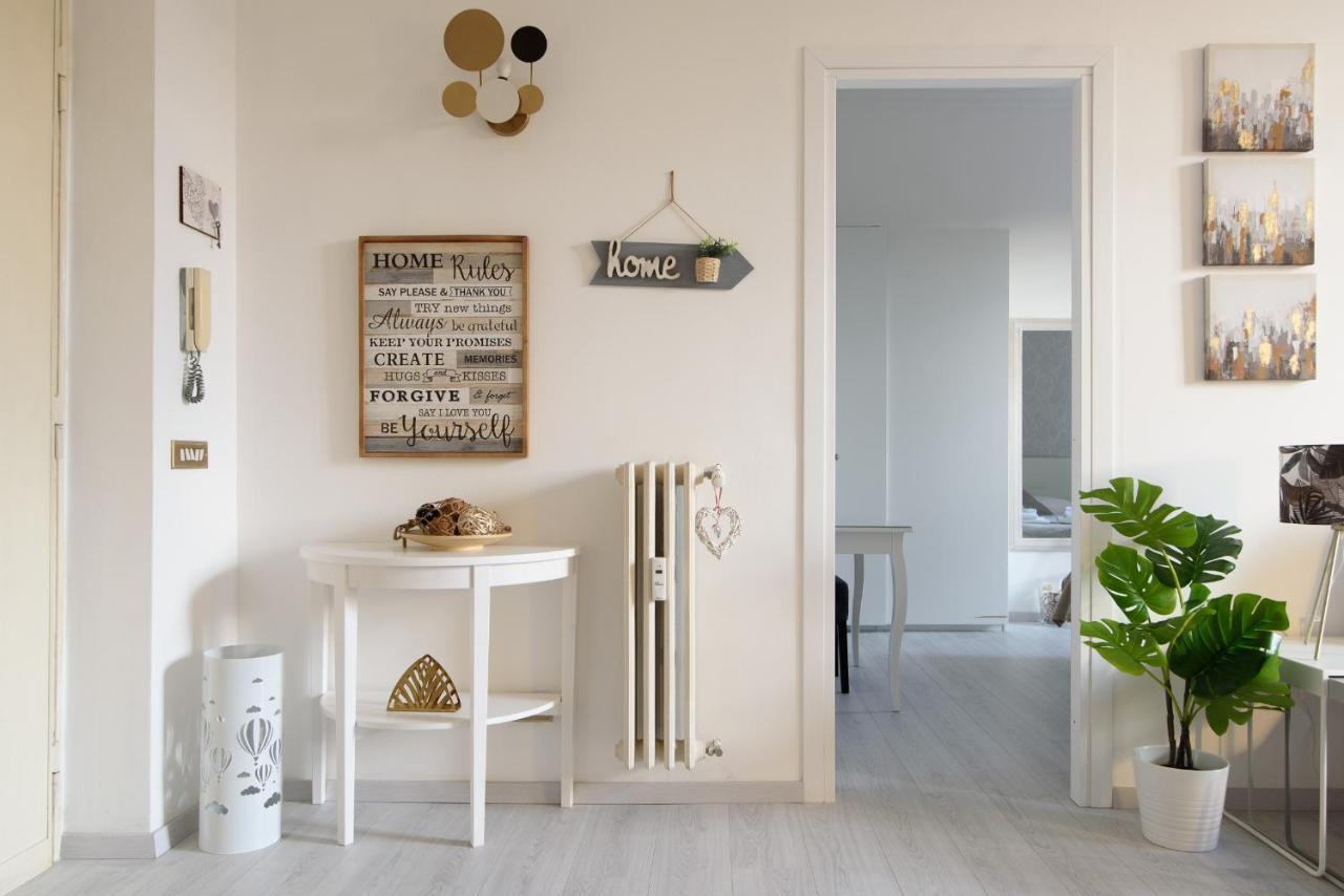 Apartment White Napoleone Rome