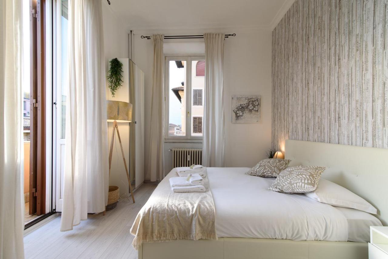 White Napoleone Apartment