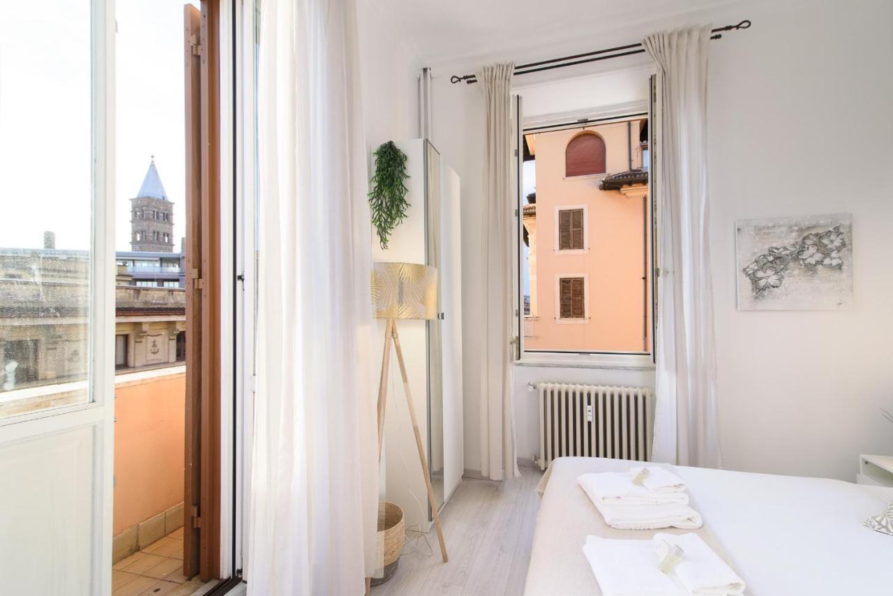 White Napoleone Apartment *
