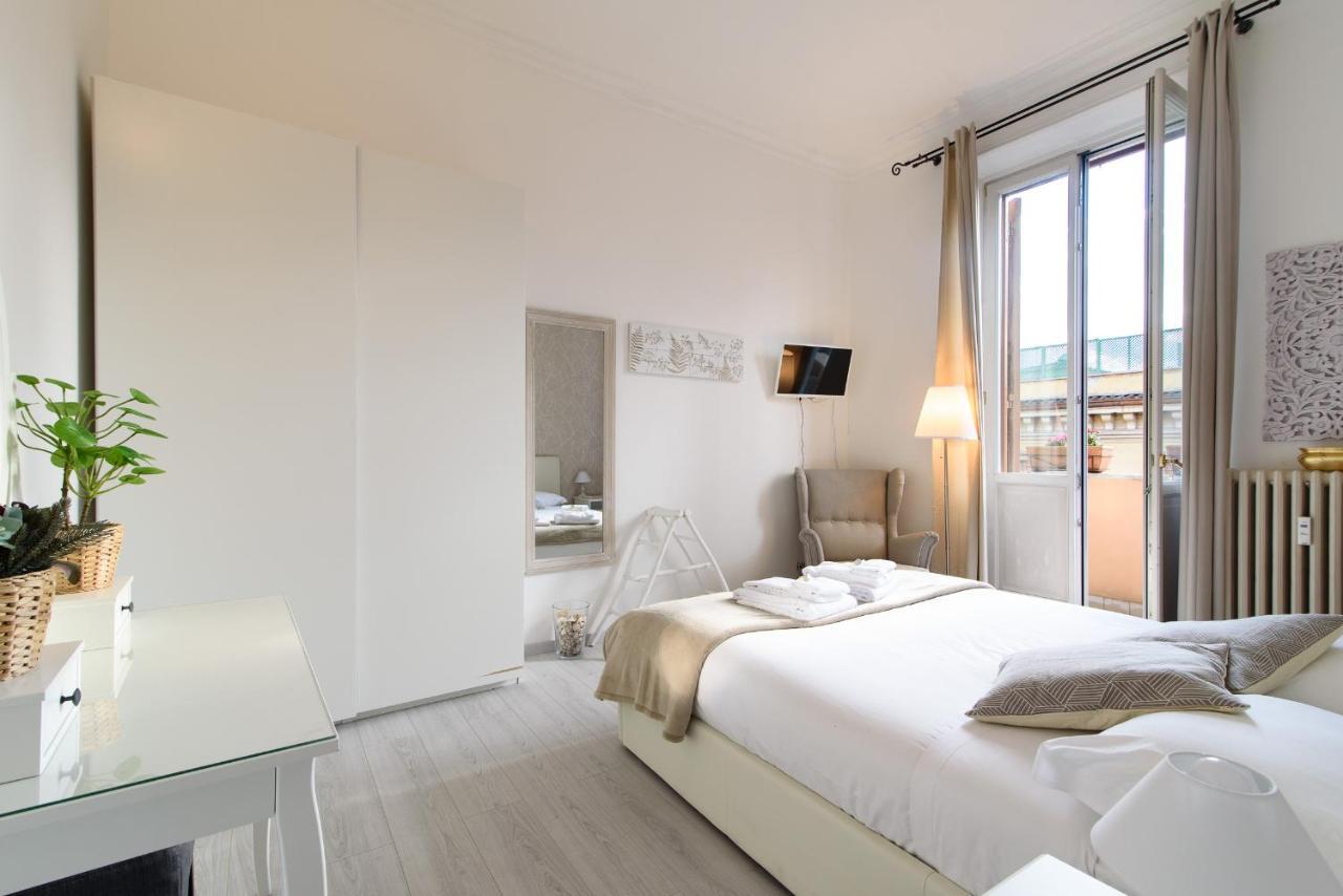 White Napoleone Apartment *