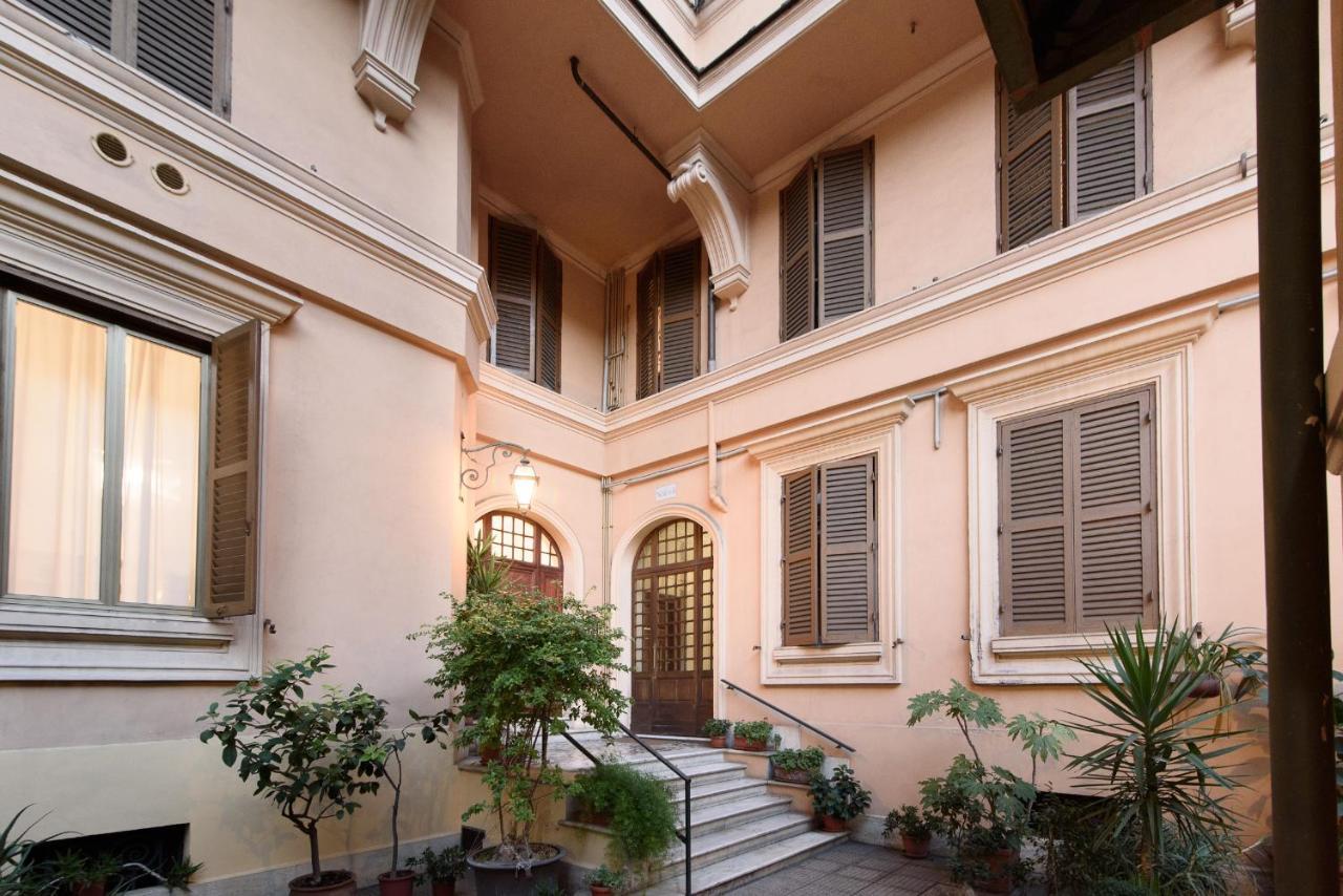Apartment White Napoleone Rome