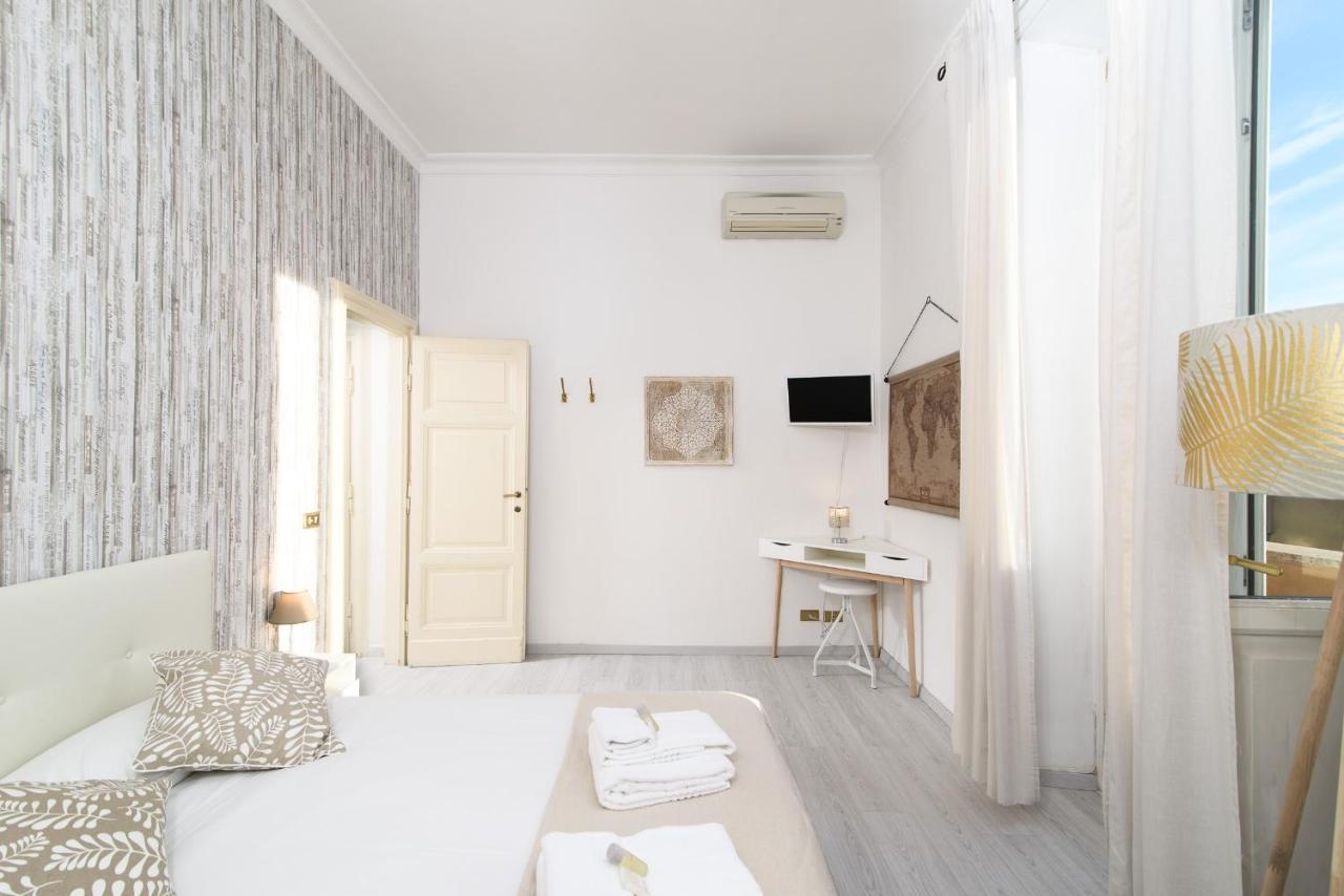 Apartment White Napoleone