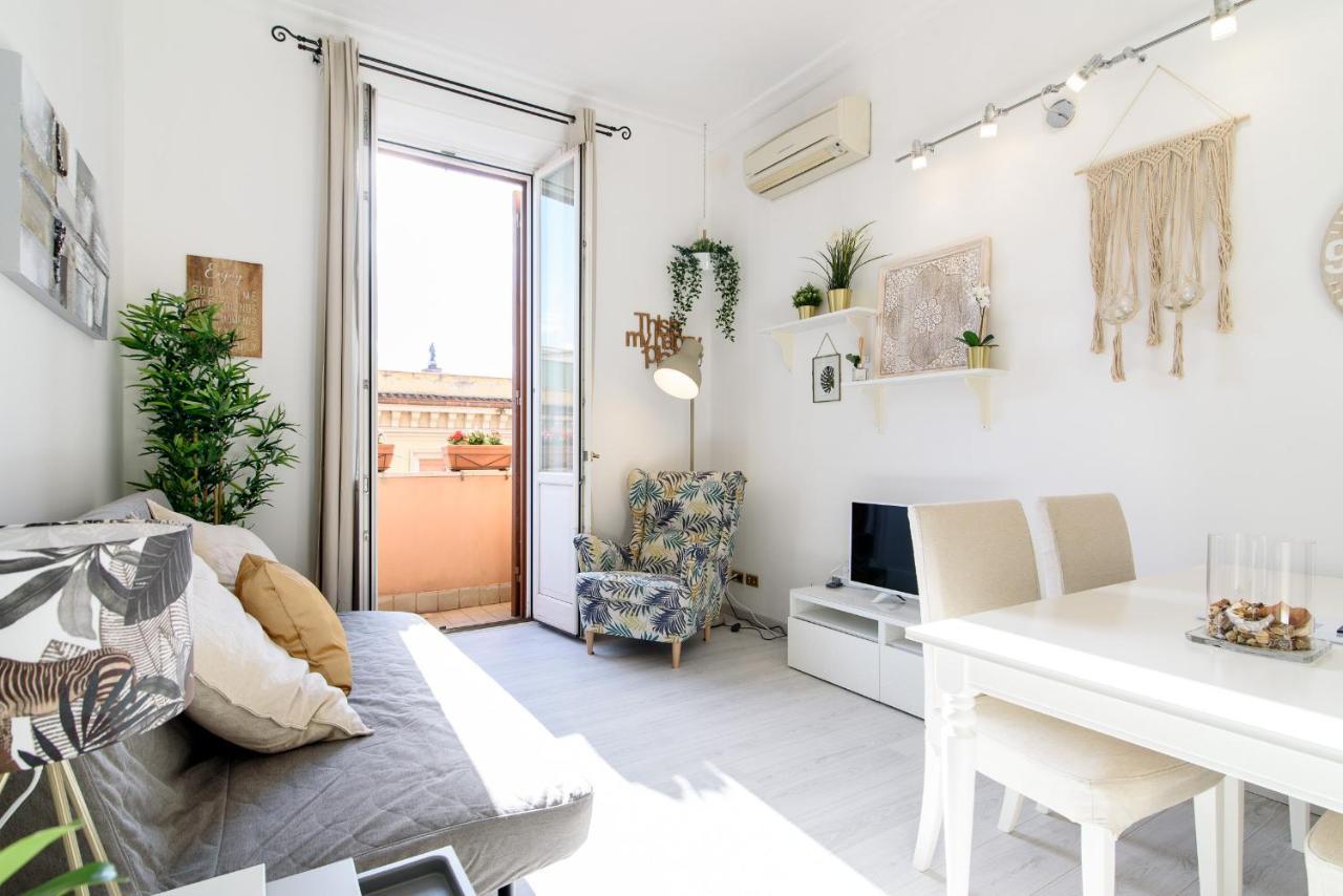 Apartment White Napoleone Rome