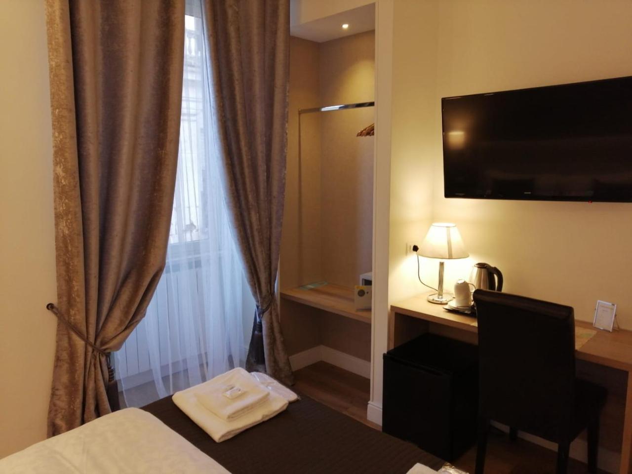 Vatican Comfort Suites Guest house 2*