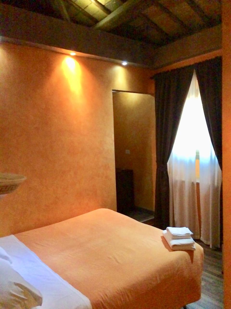 Caput Mundi Inn 2*