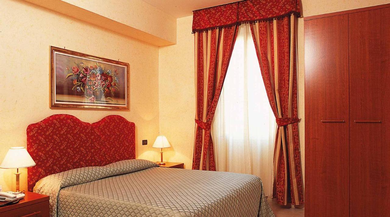 Stromboli Hotel Rome