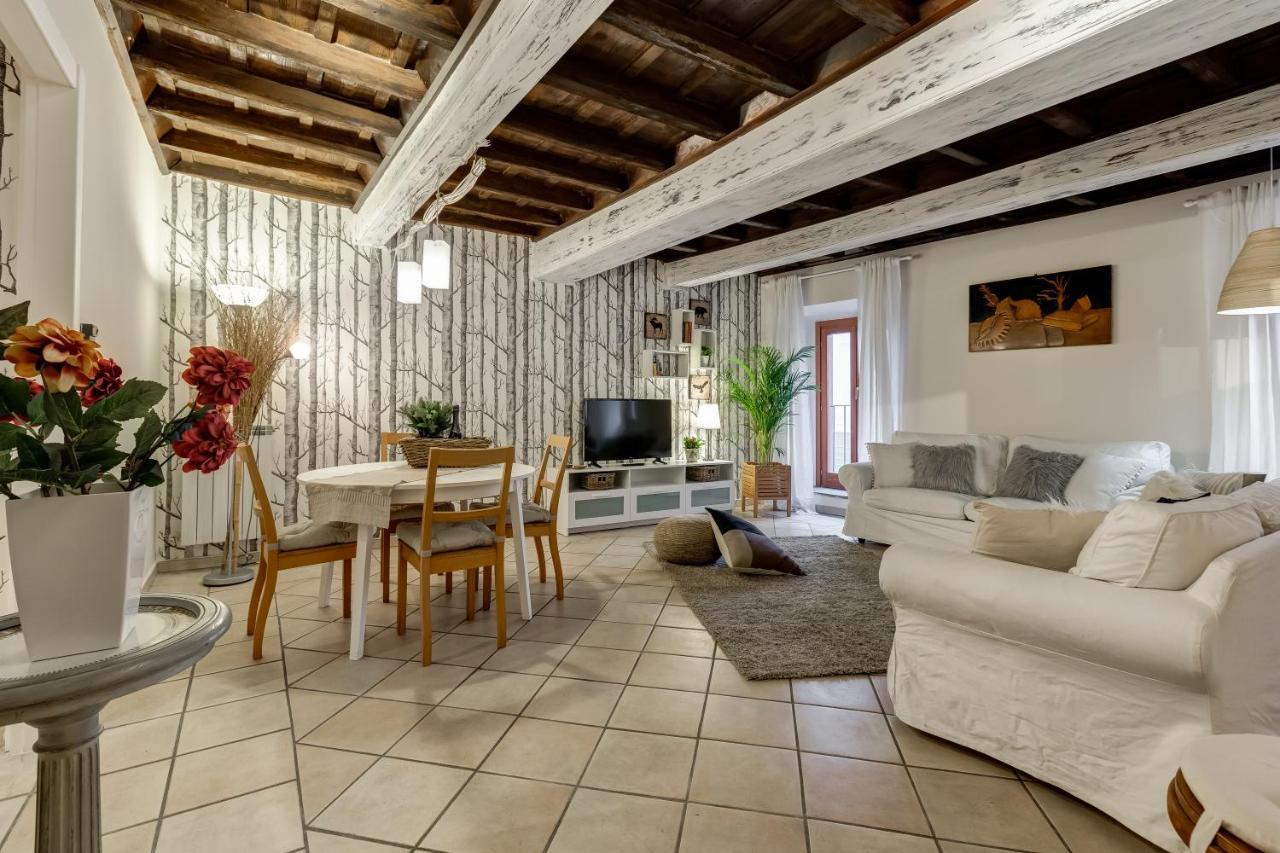 Trevi Fountain Apartment *