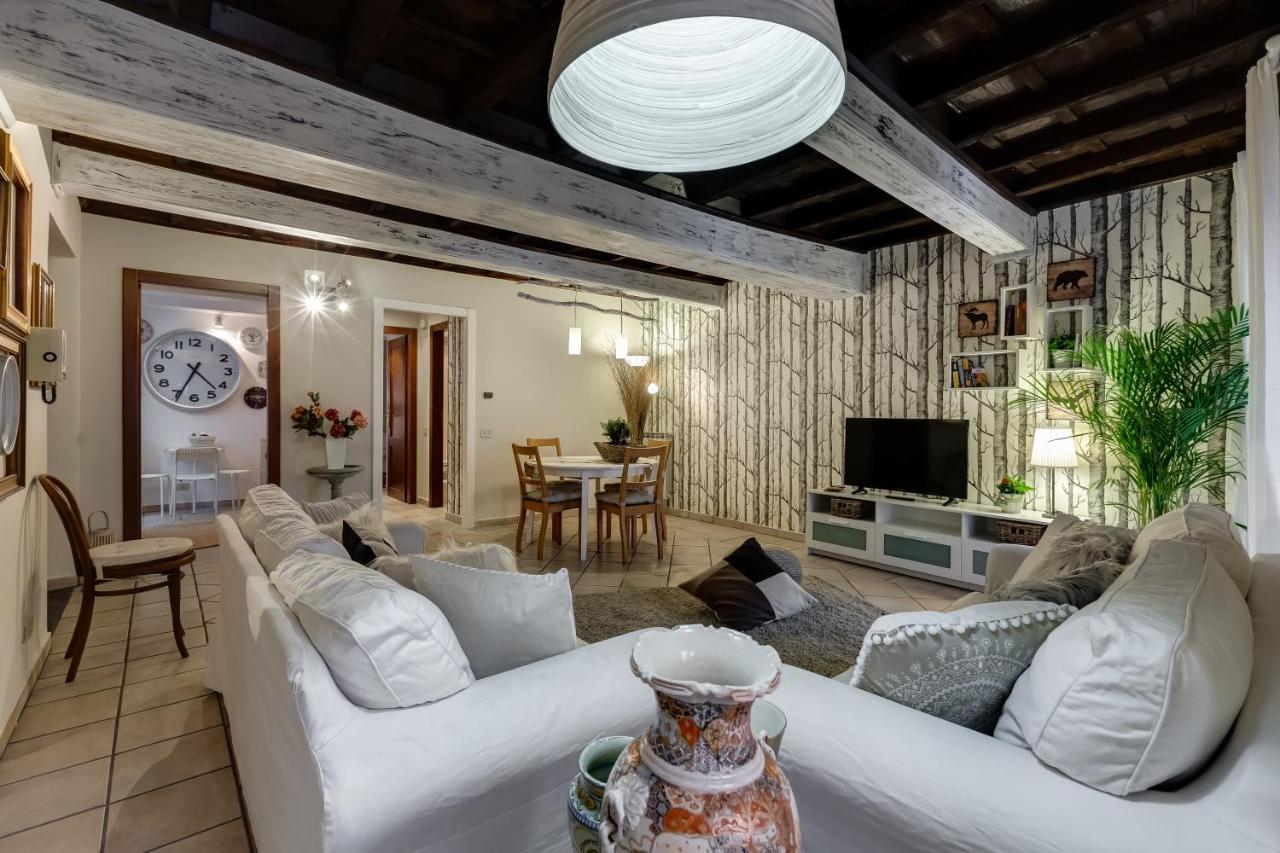 Trevi Fountain Apartment *