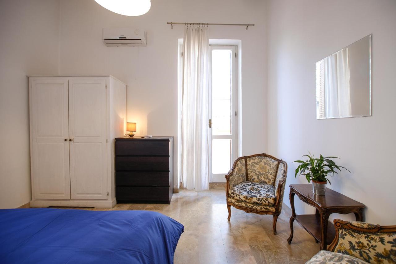 Spacious With Big Terrace At Colosseum Apartment Rome