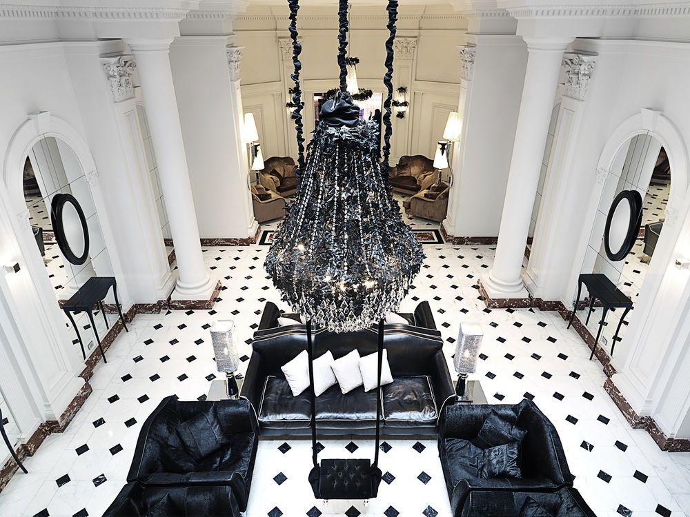 Leon's Place Hotel