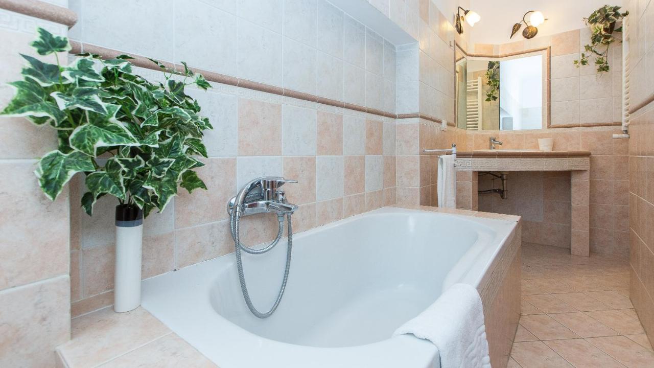 Atheneum By Rental In Rome Apartment