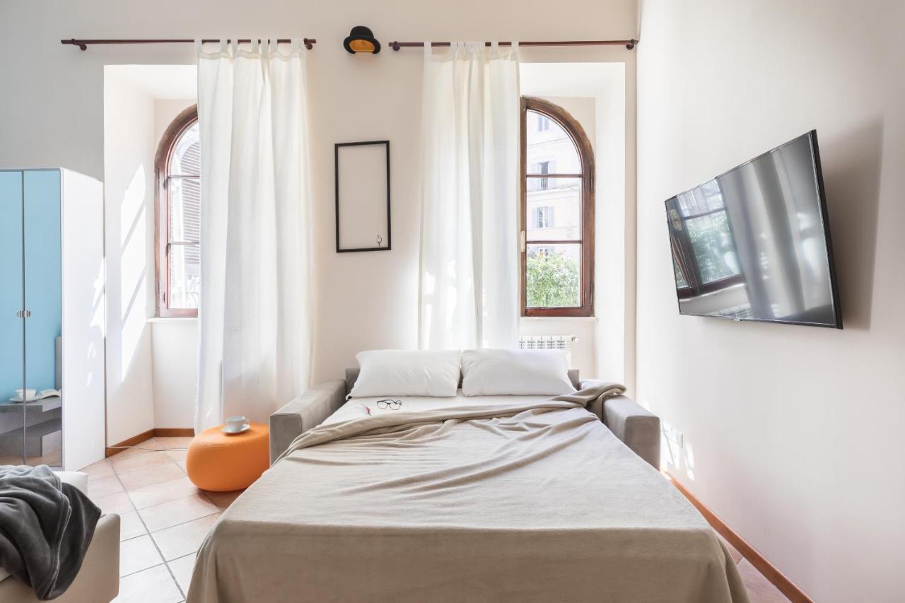 A World Aparts - 40 Sforza Roma
