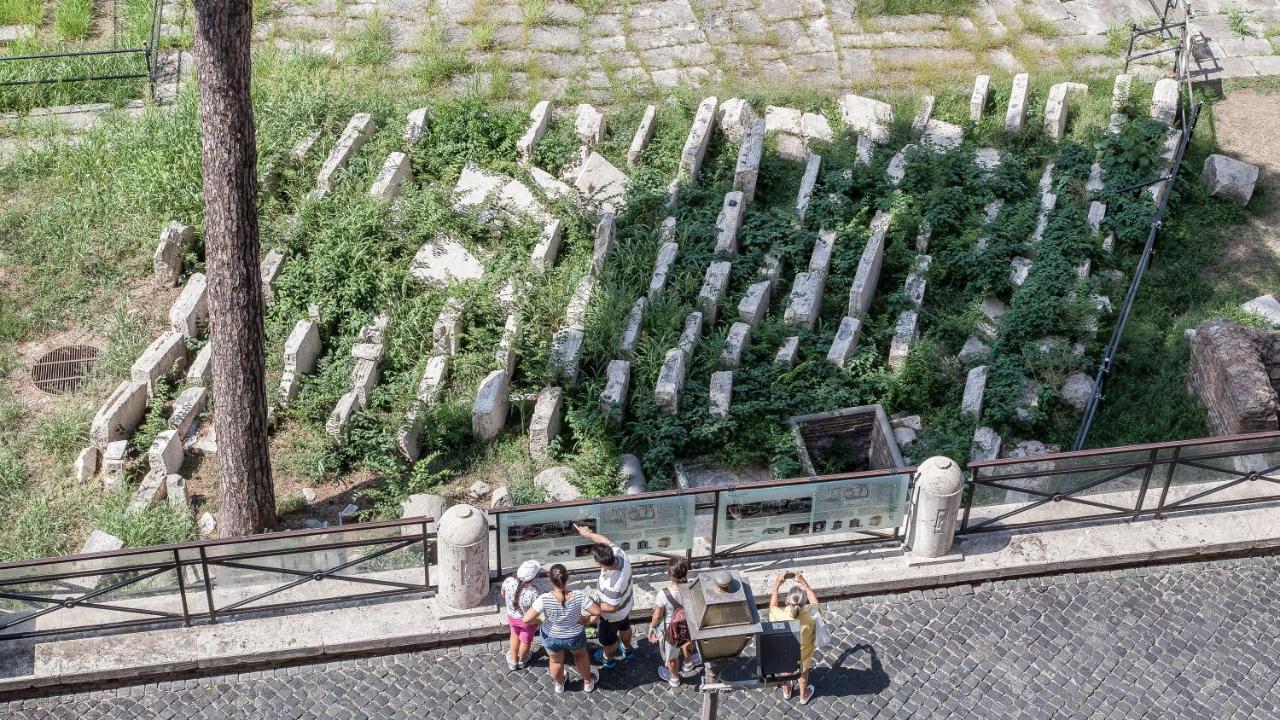 In Ancient View Apartment *