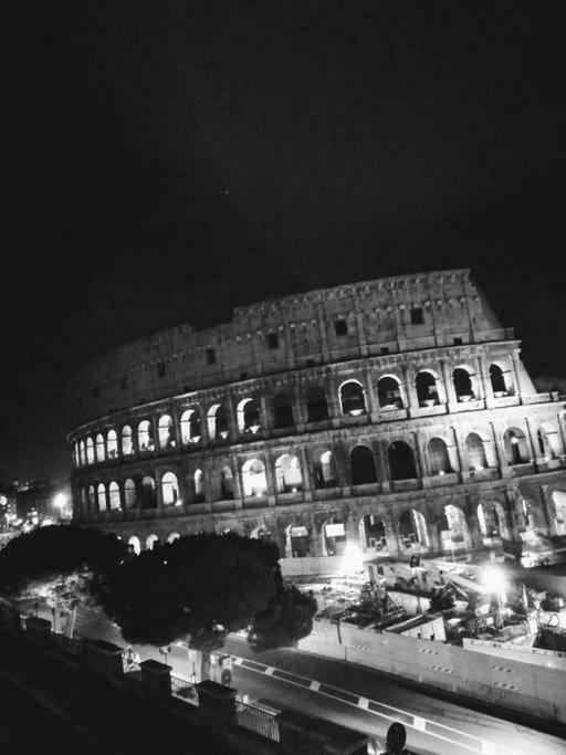 Jacuzzi In Front Of The Colosseum Appartamento *