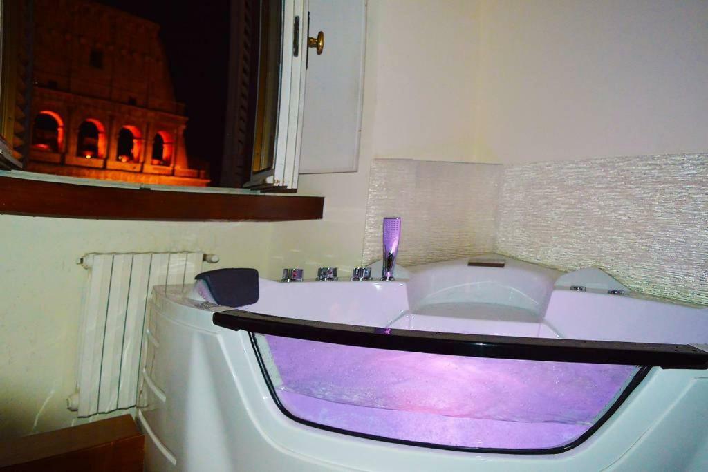 Jacuzzi In Front Of The Colosseum Appartamento Roma