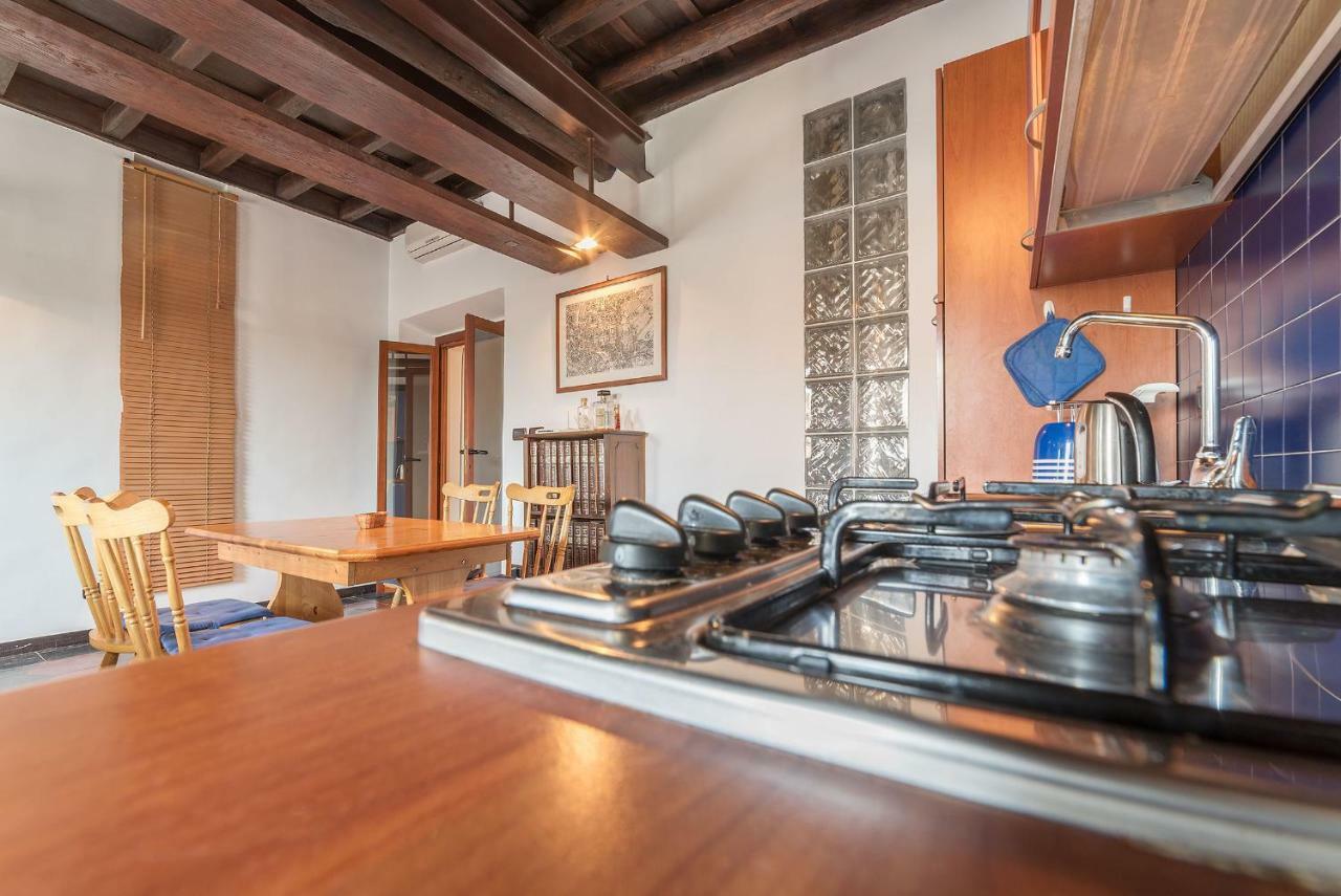 Colosseo & San Clemente Cozy Flat * Rome