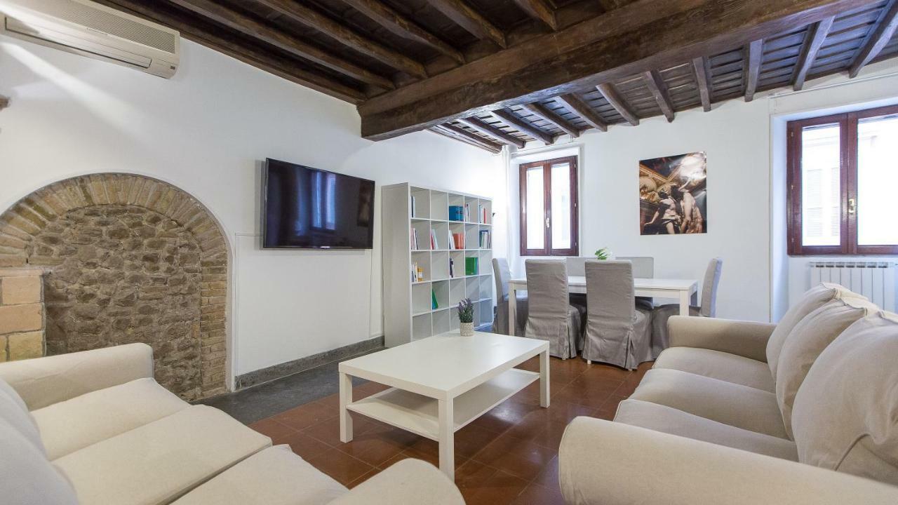 In Scala Deluxe * Rome
