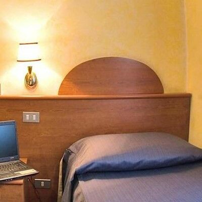Laura Hotel