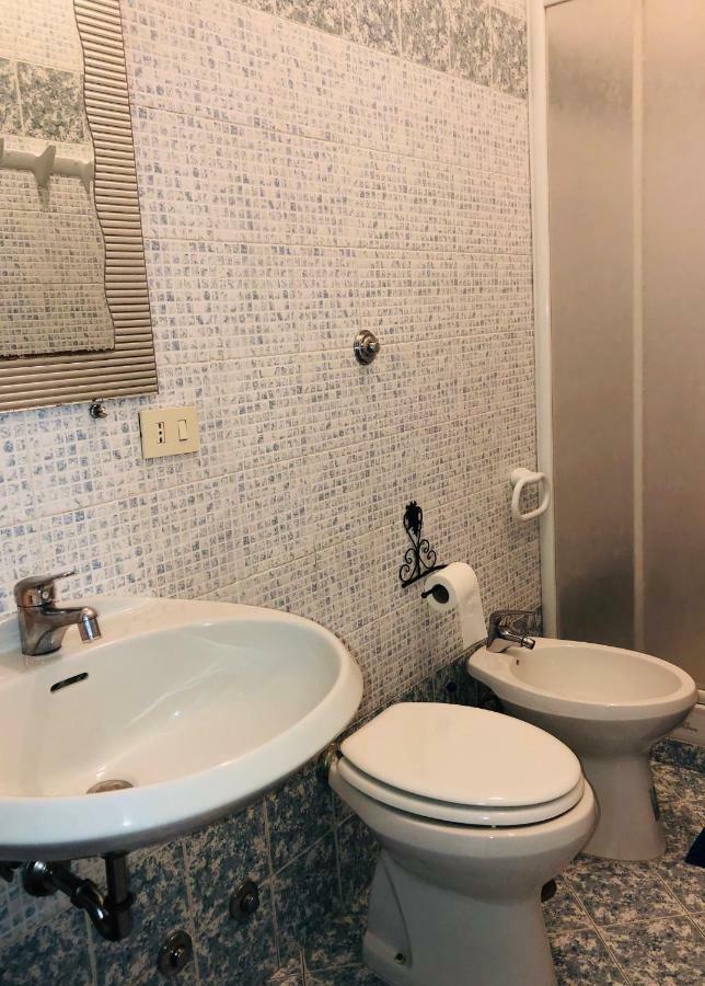 Parisa Guest house