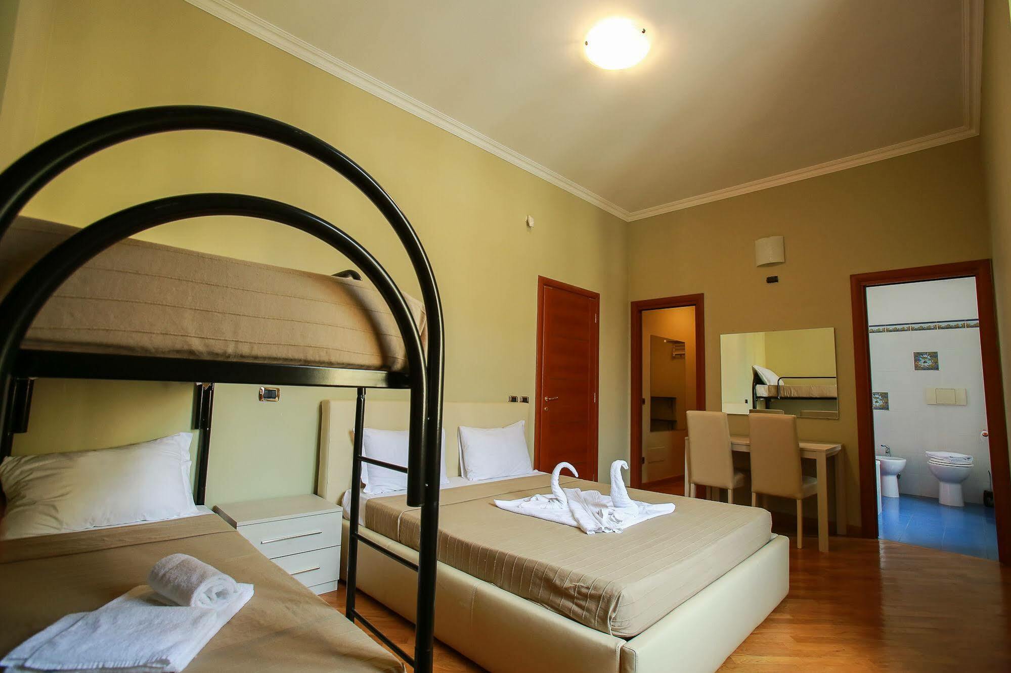 Hotel H&h *