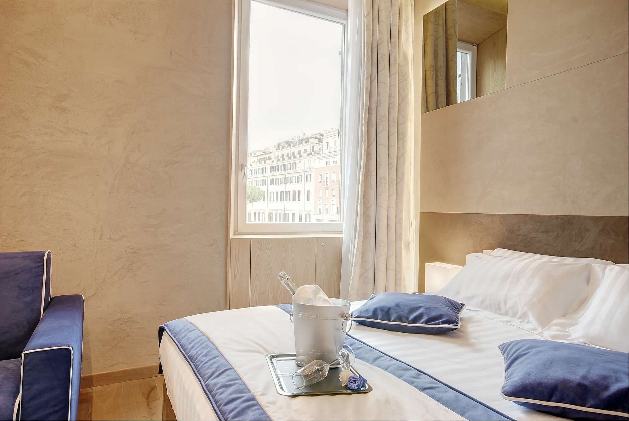 Sun Luxury Pantheon Rome