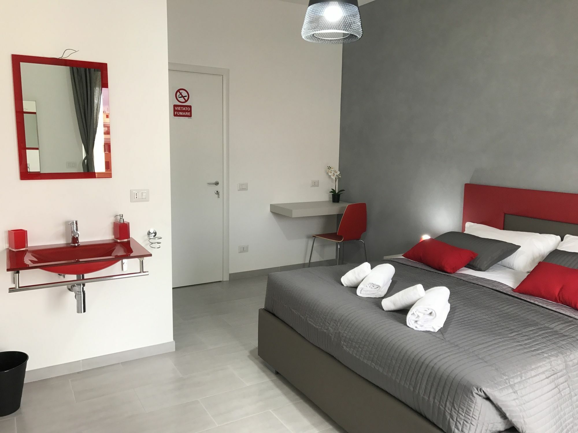 Dunant House Bed & Breakfast 3*
