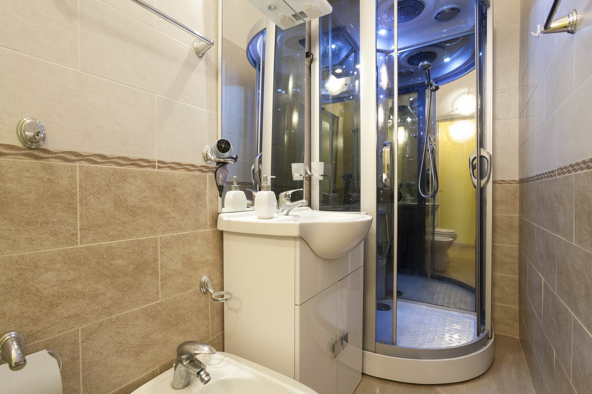 Cicero Center Guest house 3*