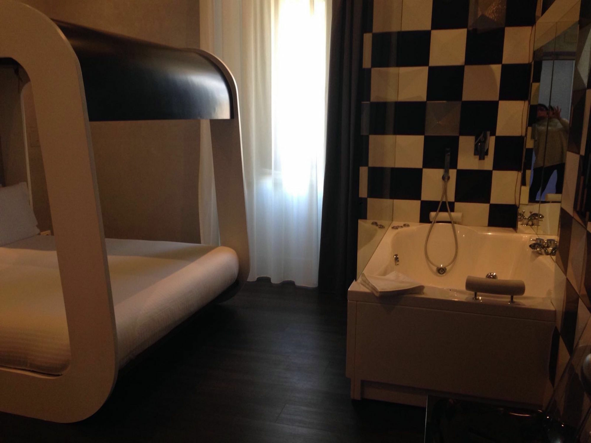 Irooms Station Affittacamere 4*