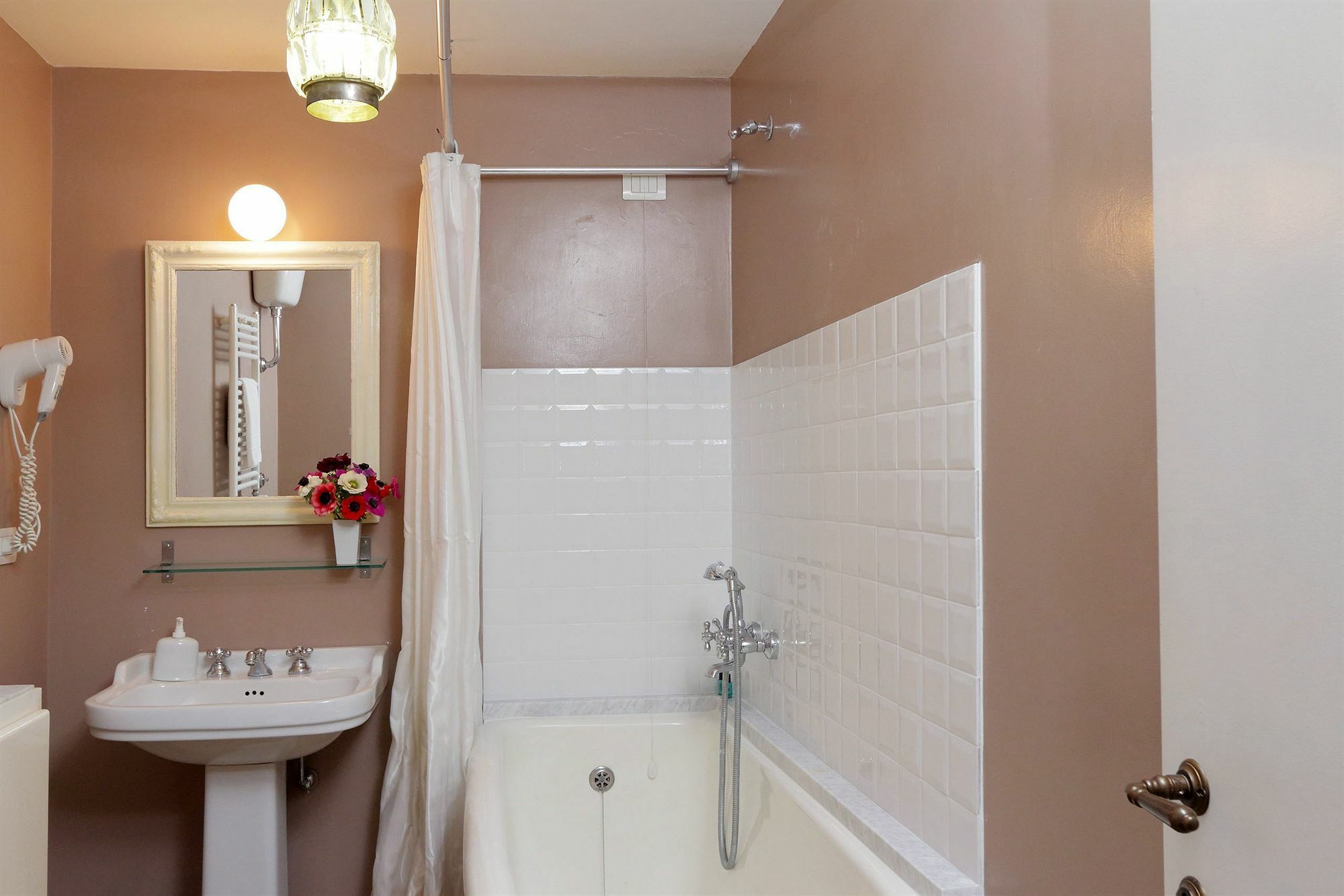 Mecenate Guest house 2*