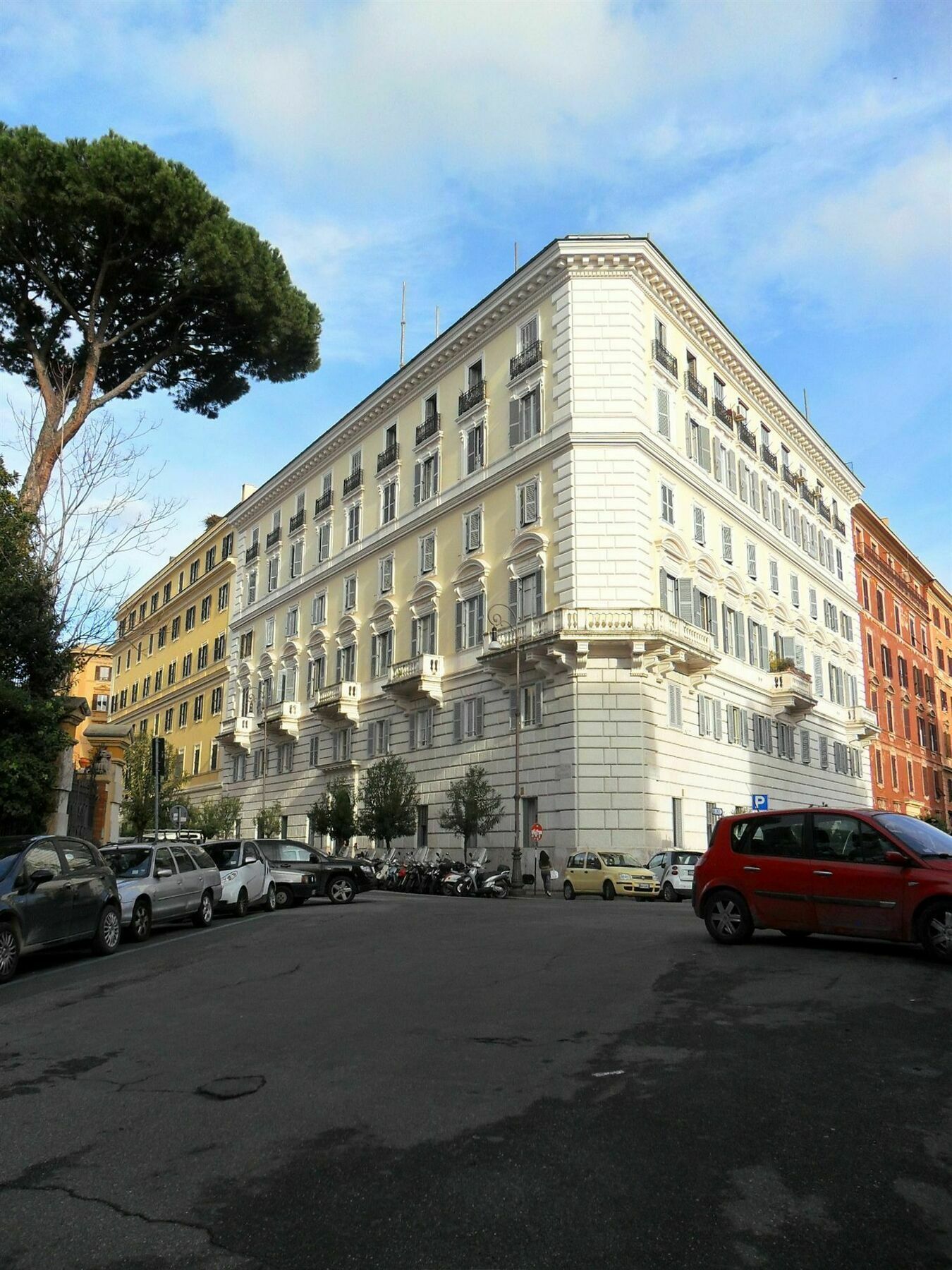 Mecenate Guest house 2*