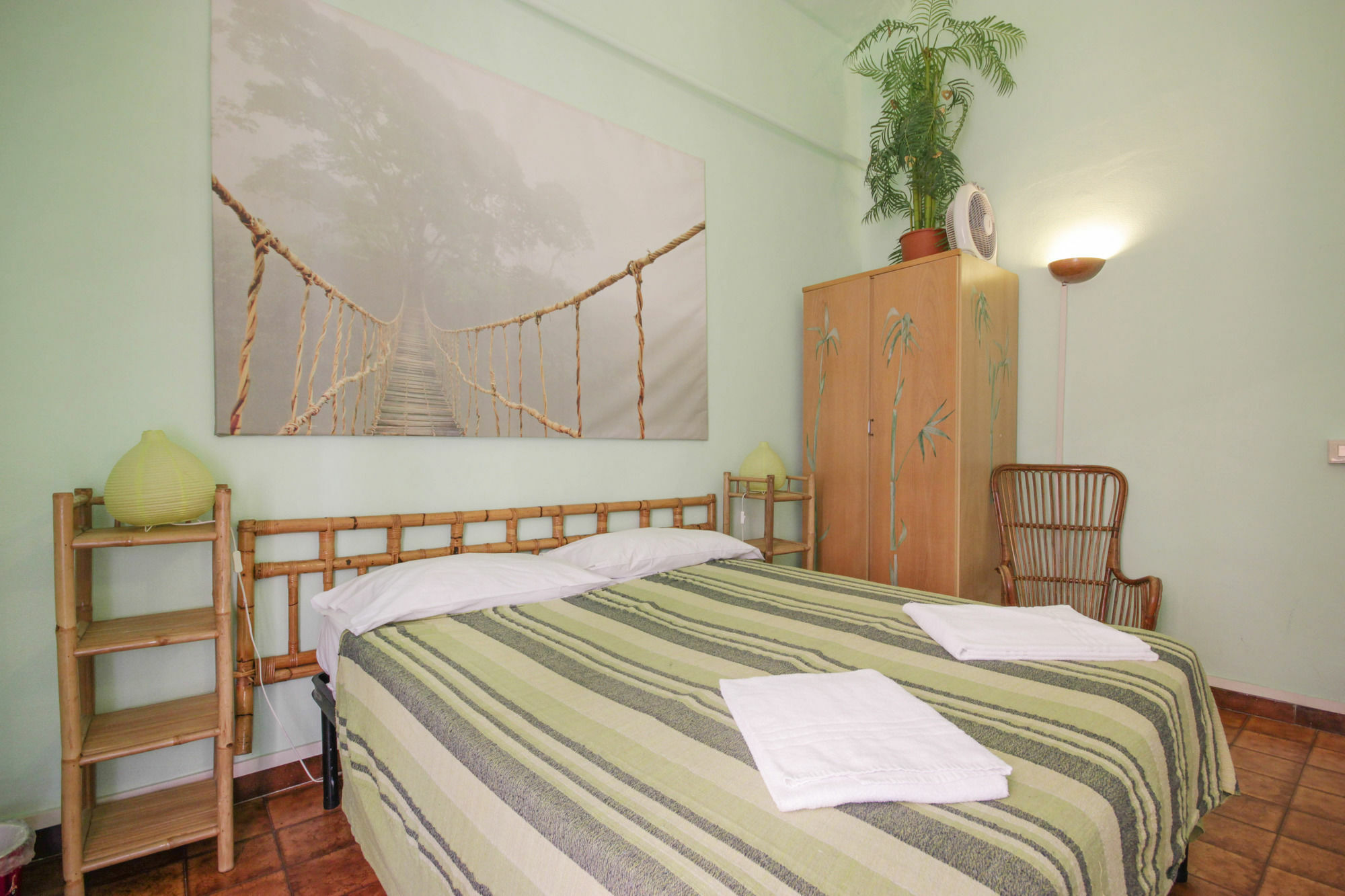 Guest house Sixbeds 2*