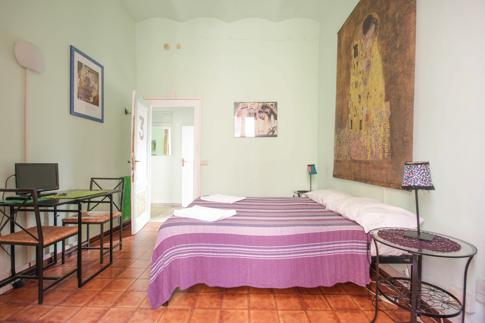 Sixbeds Guest house