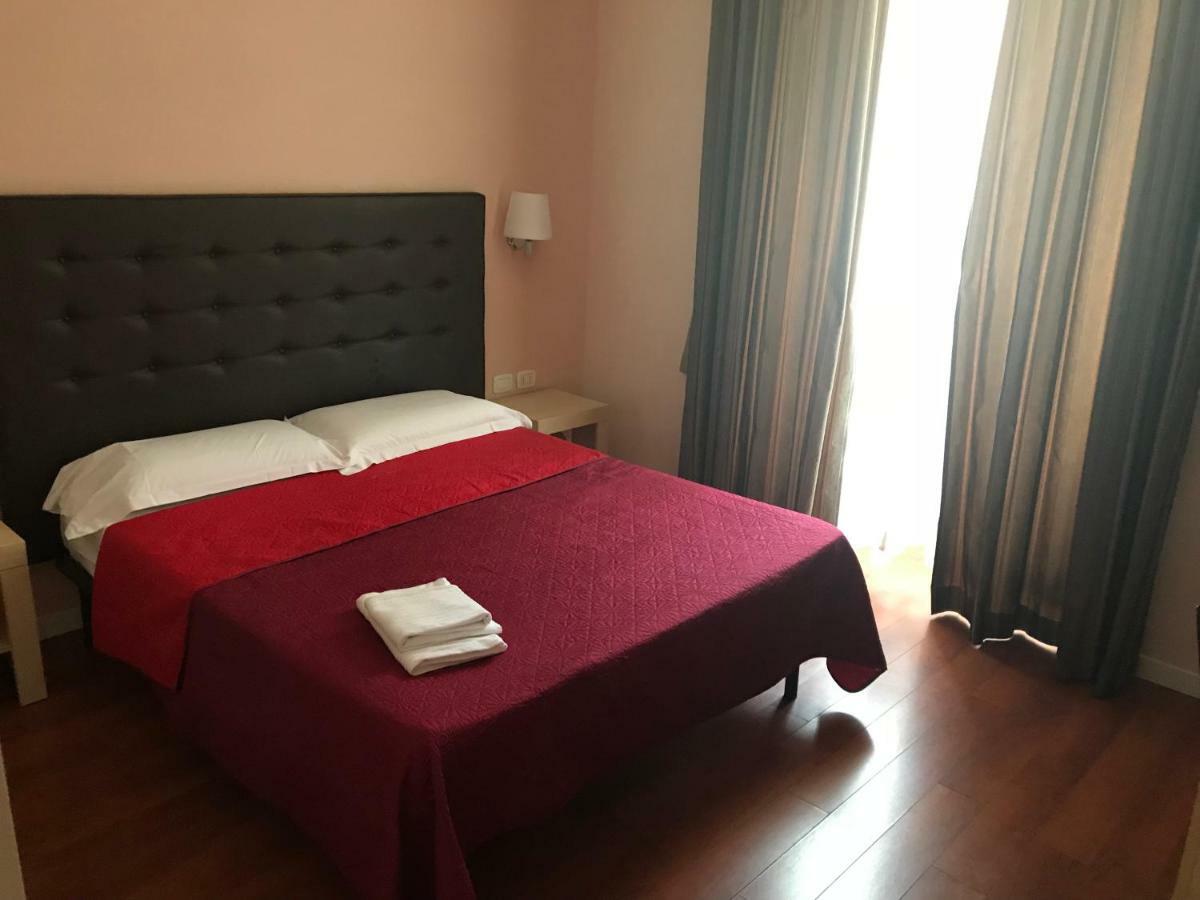 Elle Cavour Rome