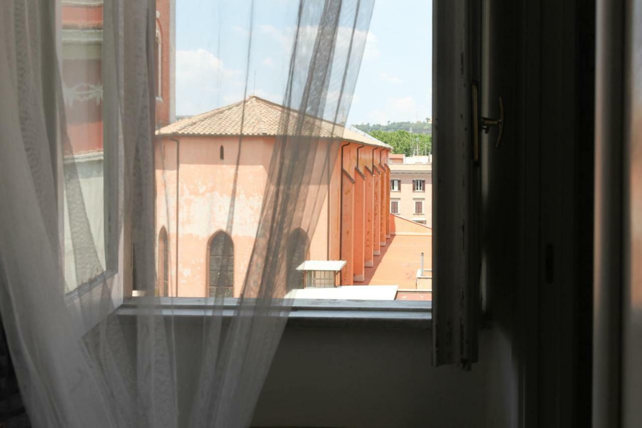 Vatican And Kitchen Hotel