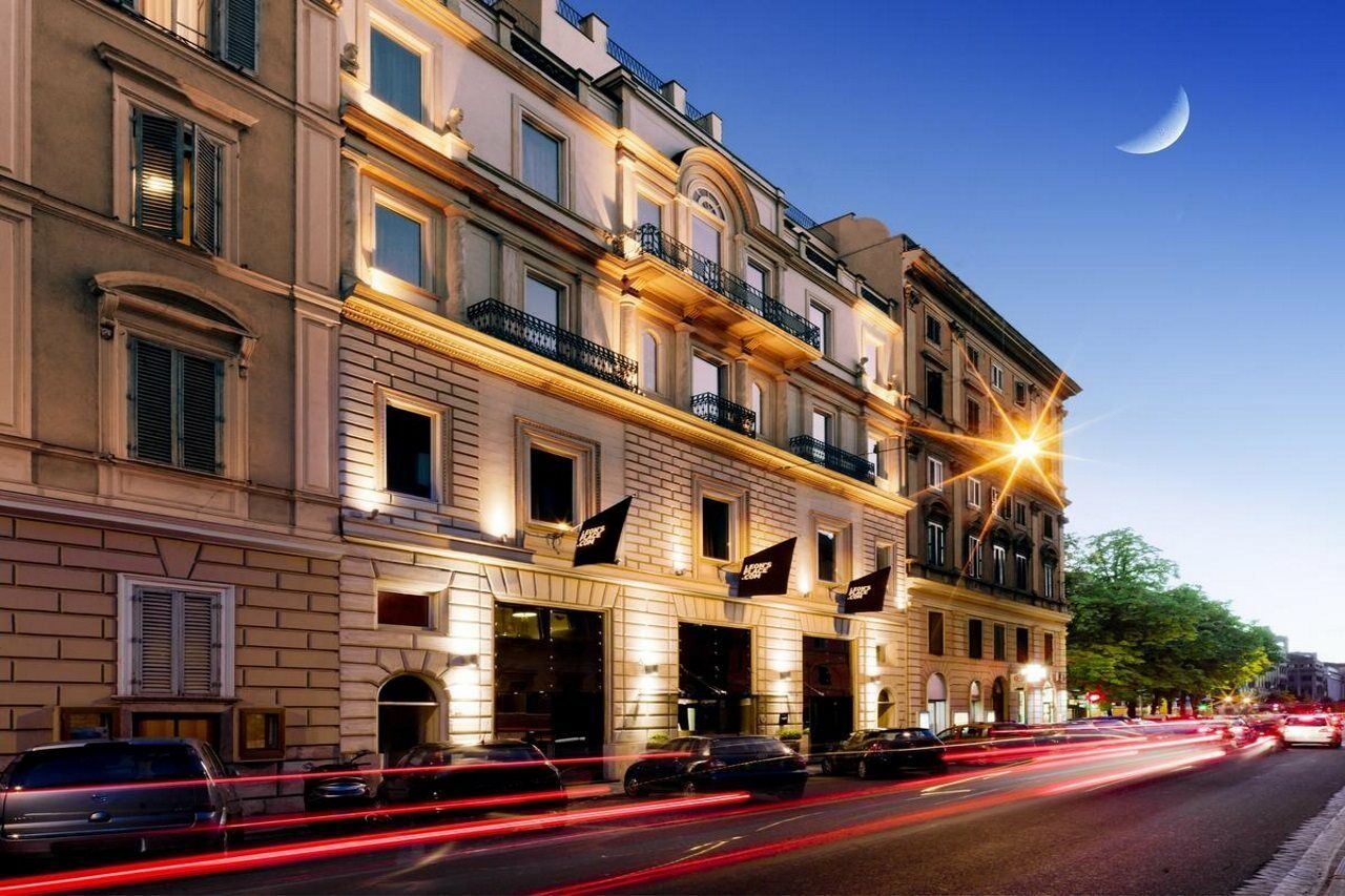 Leon's Place Hotel