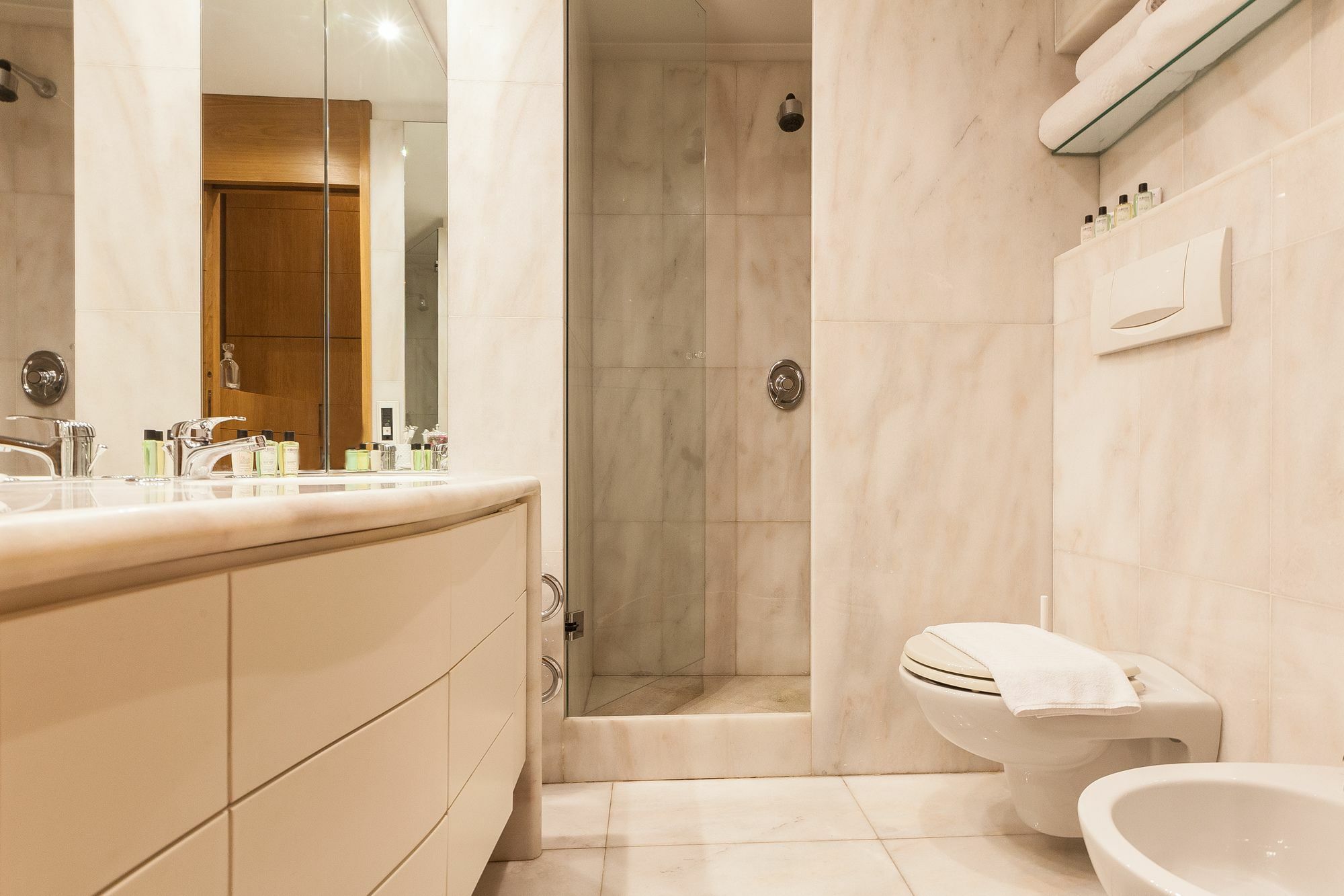 Prestigious Piazza Navona Apartment *