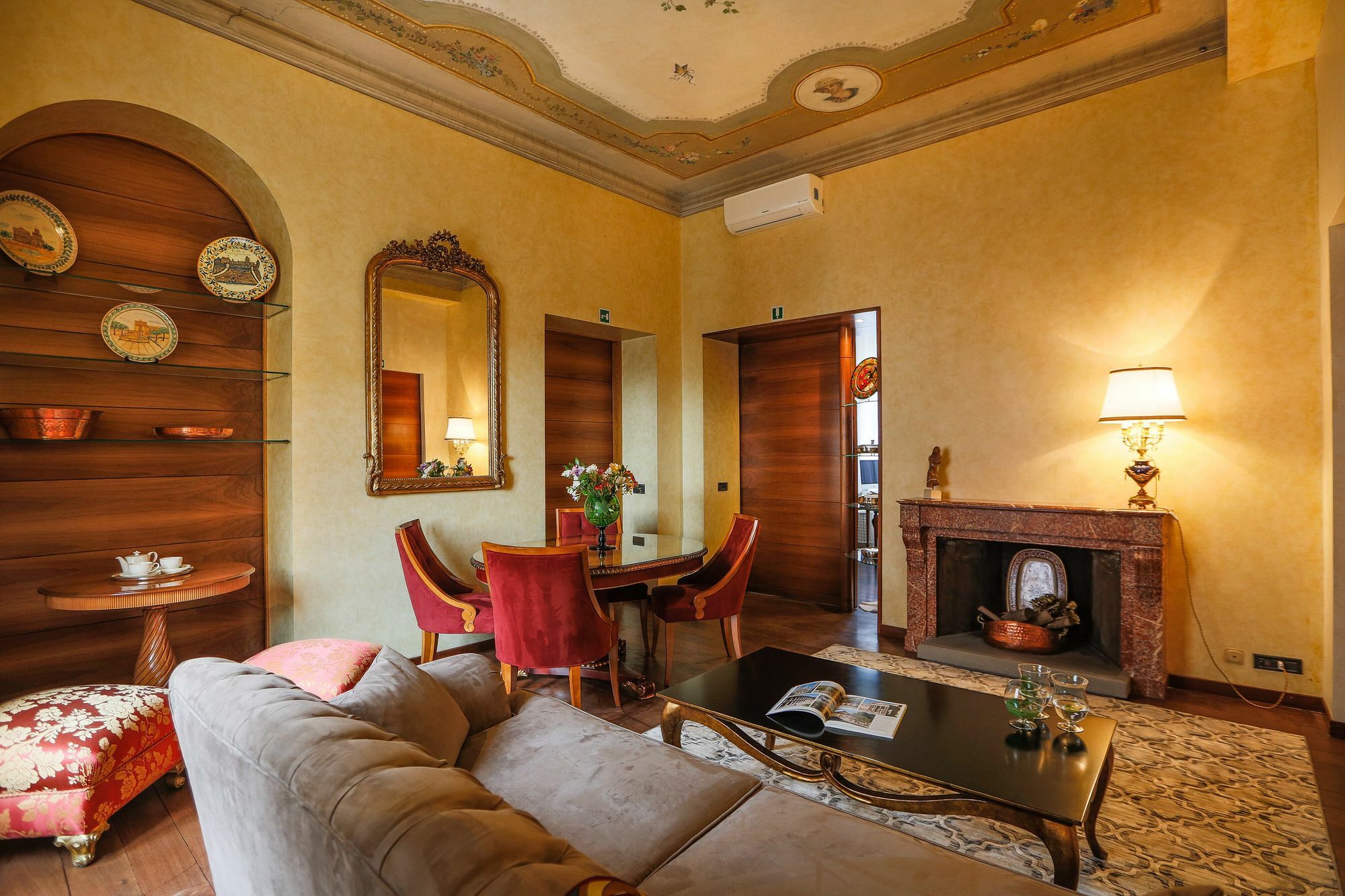 Prestigious Piazza Navona Apartment *