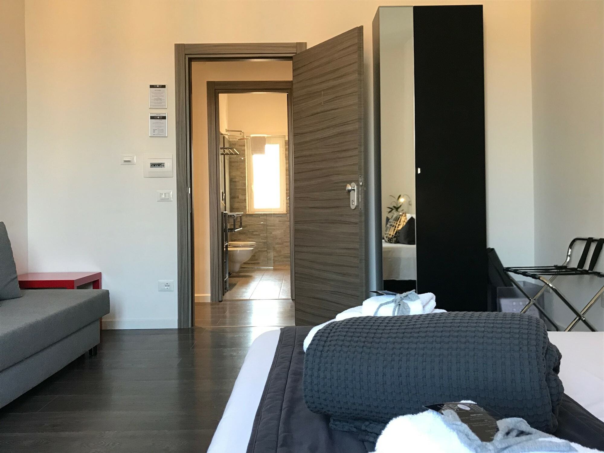 Hop On Hotel *