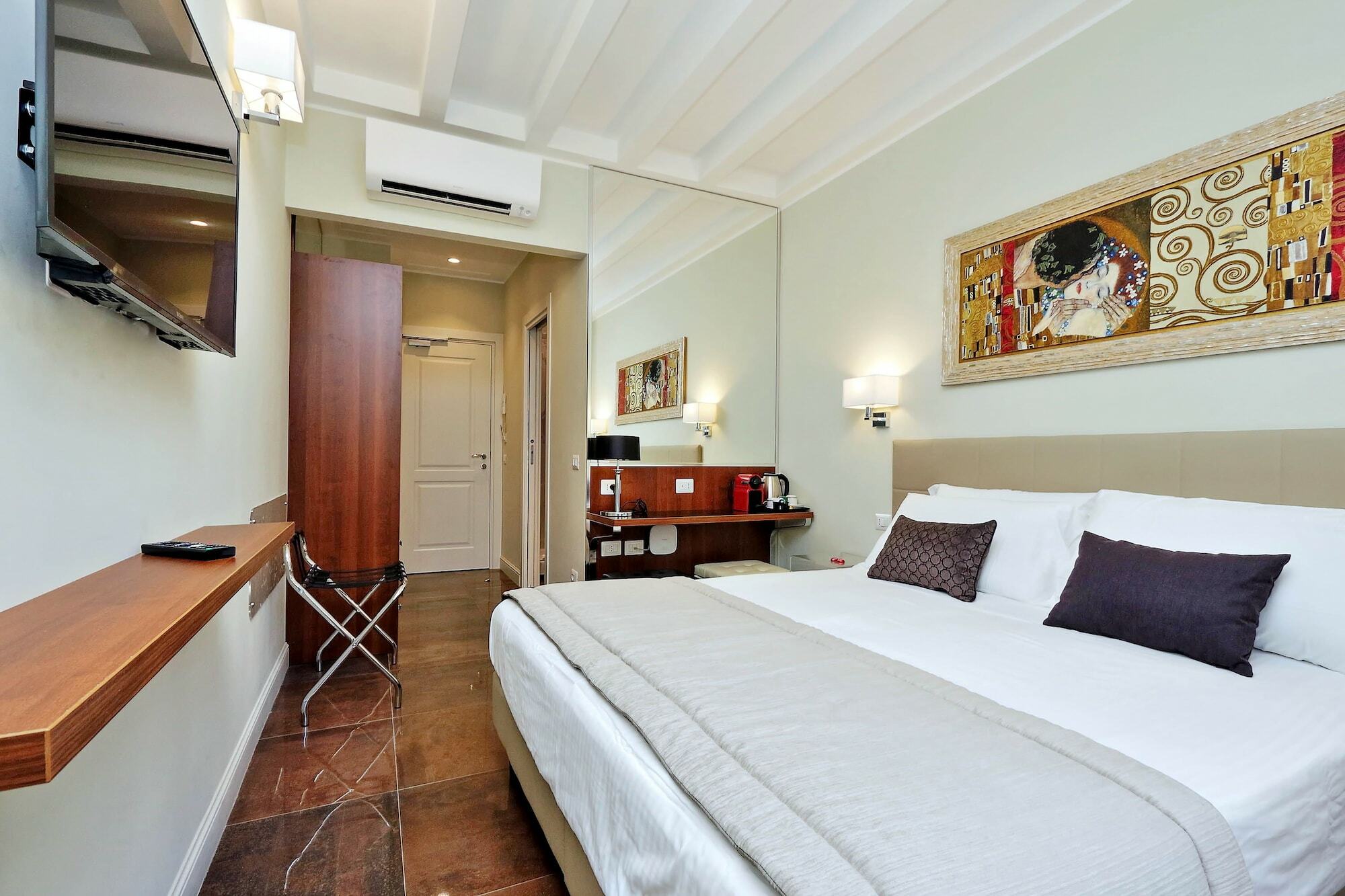 Piazza Venezia Grand 2*